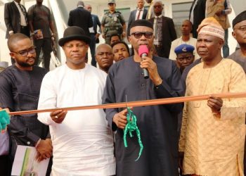Ondo State Governor, Dr Olusegun Mimiko (middle), cutting the tape to
inaugurate The Dome, with him is Deputy Governor, Alhaji Lasisi
Oluboyo (2nd right), Member representing Okitipupa/Irele at the House
of Representatives, Hon Mike Omogbehin (right), Special Adviser to the
President on Niger Delta Affairs, Brigadier General Paul Boroh (Rtd)
(2nd left), and Special Assistant to the Vice President on National
Economic Council, Donald Wokoma (left)