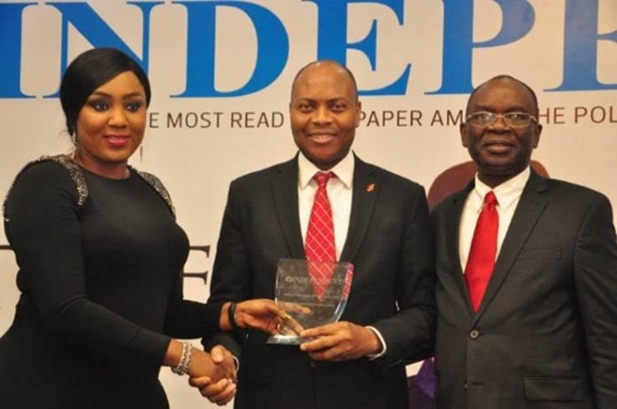 UBA award - National Insight News l-r: Director, Independent Newspapers, Adaobi Nwakuche, presenting the award of the Most Innovative Bank won by UBA Plc to the Divisional Head, Digital and Consumer Banking, United Bank for Africa( UBA) Plc, Mr Yinka Adedeji while Managing Director, Independent Newspapers, Mr. Ted Iwere looks on, at the Independent Newspapers Awards, held in Lagos at weekend