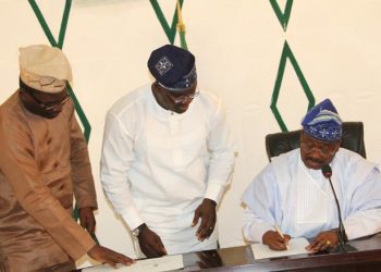 L-R: Oyo State Attorney-General and Commissioner for Justice, Mr. Seun Abimbola; Speaker of the House of Assembly, Hon. Michael Adeyemo; and the Governor, Senator Abiola Ajimobi, at the signing of anti-land grabbing bill into law, at the Executive Council Chamber, Governor's Office, Ibadan... on Friday. Photo: Governor's Office