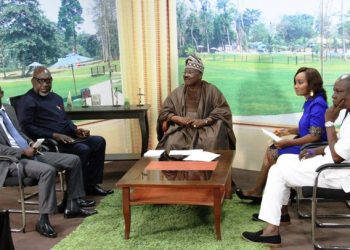 L-R: Editor, Sunday Tribune, Mr. Sina Oladeinde; Chief Executive Officer, Jamz FM, Ibadan, Mr. Femi Sowooolu; Oyo State Governor, Senator Abiola Ajimobi; Moderator of the programme and presenter with the Broadcasting Service of Oyo State Television, Mrs. Temitope Oke; and General Manager, Petals FM, Ibadan, Mr. Dotun Saseyi, during the governor's media interactive session at the BCOS to mark this year's Democracy Day, in Ibadan... on Monday. Photo: Governor's Office
