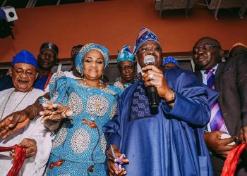 Senator Ajimobi and wife flanked by representative of CBN Governor Bayo Adelabu and Alaafin of Oyo Oba Lamidi Adeyemi