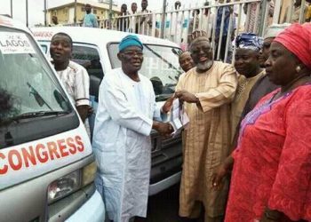 Barr Adebayo Shittu presenting the keys and car document to the chairman APC Oyo state Chief Akin Oke.