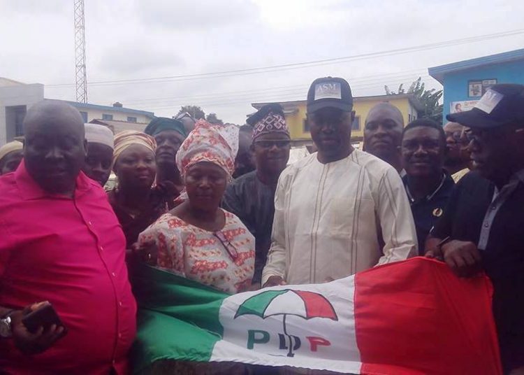 Seyi PDP - National Insight News Engineer Seyi Makinde and some of his supporters