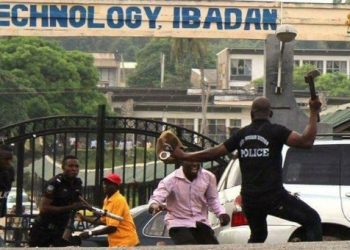 A member of staff  of the institute Mr Olanrewaju Johnson and Police officers  during the clash , photo credit ;facebook.com/DanielOluwaleke Akindele