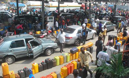 FUEL-linger - National Insight News queue  at a filling station