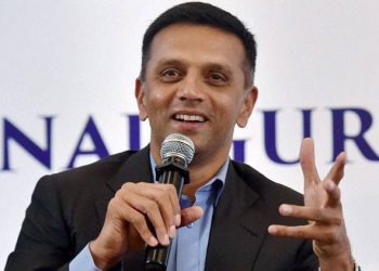 Mumbai: Former Indian cricketer Rahul Dravid addresses during the inauguration of of 'Link Lecture' in Mumbai on Thursday night. PTI Photo by Santosh Hirlekar(PTI12_1_2016_000366B)