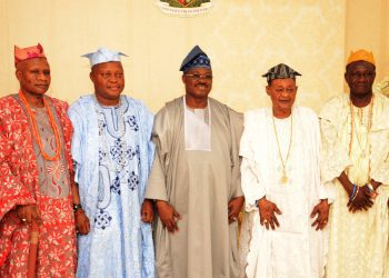 3
L-R: Olokaka of Okaka, Oba Abdulazeez Olatunji; Sabiganna of Iganna, Oba Saliu Oyemonlaa; Oyo State Governor, Senator Abiola Ajimobi; Alaafin of Oyo, Oba Lamidi Adeyemi; and Iba of Kisi, Oba Aweda Lawal, when the Alaafin led some traditional rulers on a visit to the Government House, Agodi, Ibadan... on Thursday. Photo: Governor's Office