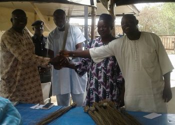 Party chairmen  welcoming Hon Ogunwuyi  into APC
