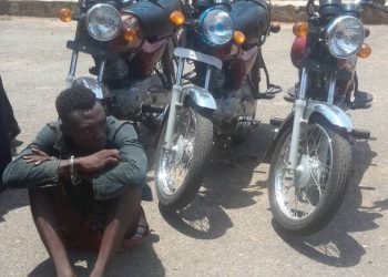 Motorcycle Snatcher , paraded by police
