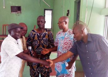 NUJ chairman, Comrade Adewumi Faniran and Secretary Bola Ogunlayi congratulating members of ethics and disciplinary committee