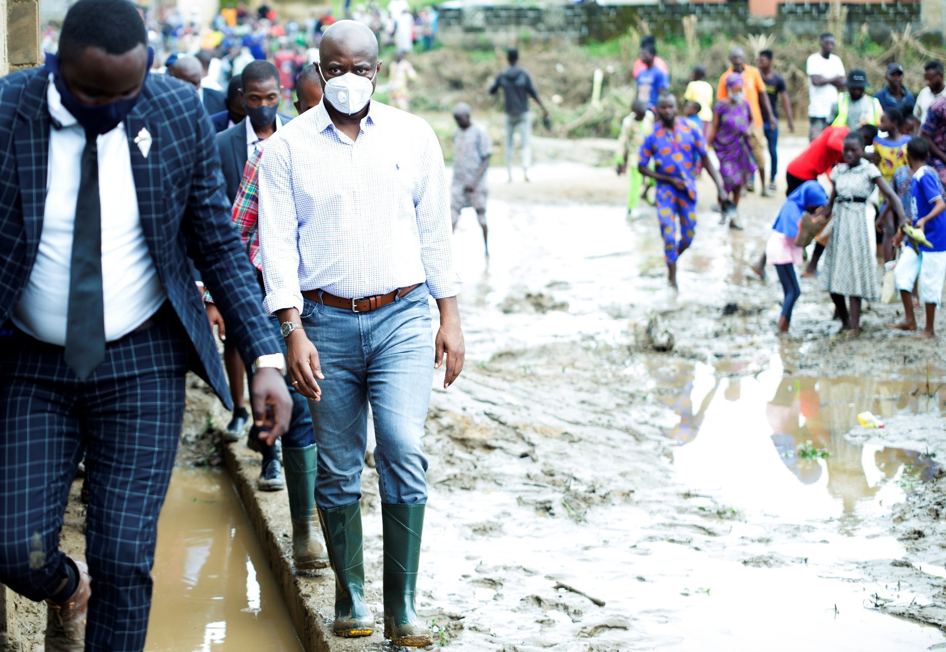 Makinde visit flood area in Ibadan