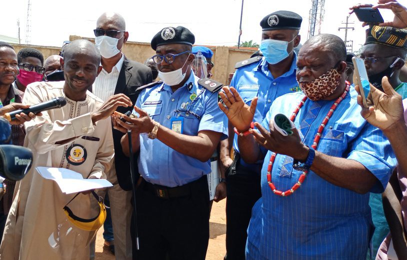 cRIME ALERT 1 - National Insight News Amb Gbenga Olaniyan Presenting the keys to Oyo Police Commissioner Nwachukwu Enwonwu