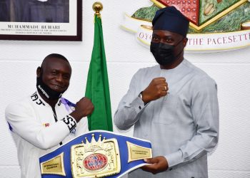 Oyo State Governor, Engr Seyi Makinde (right) and World Boxing Federation's Super Featherweight Champion, Ridwan  Oyekola "Scorpion" (middle) from Oyo State, during the presentation of his Belt to the Governor, why Co-Chairman and President, Nigeria Boxing Board of Control, Dr Rafiu Ladopo look-on at Governor's Office, Secretariat, Ibadan. PHOTO: Oyo State Government.