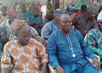 Kupolati with Some SDP Leaders   when he declared for the party