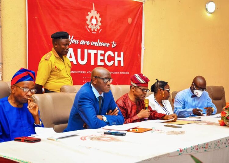 IMG-20230427-WA0084(1) - National Insight News Acting Vice-Chancellor of LAUTECH, Professor Mojeed Olaide Liasu, flanked by other Principal officers of the University at the Press conference to announce the 15th Convocation ceremonies of the Institution.