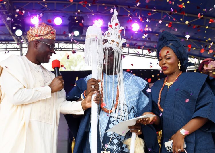 - National Insight News Oyo State Governor, Seyi Makinde (left); presenting staff of office to the new Aseyin of Iseyin, Oba Sefiu Olawale Oyebola, while his wife, Olori Mariam looks on, during the official coronation and presentation of staff of office to Aseyin. PHOTO: Oyo Gov's Media