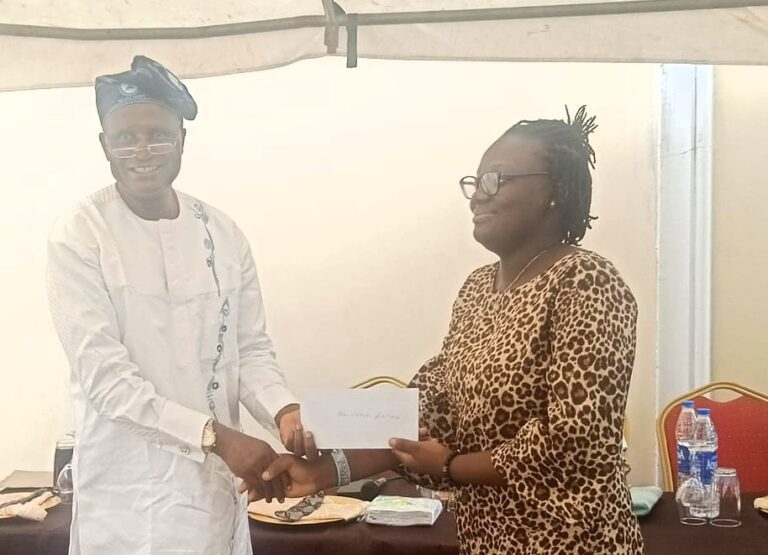 Prof.Duro Oni, president of The Ijesa Society,presenting of the Awards to Miss Ademosoye Precious, a 200level student of Mass Communication, UNILAG.