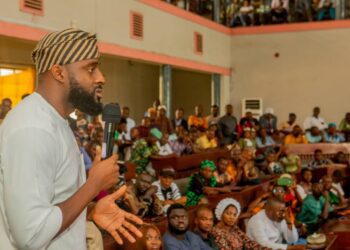 Hon Debo Ogundoyin, Speaker Oyo state House of Assembly, addressing participants at the stakeholder meeting