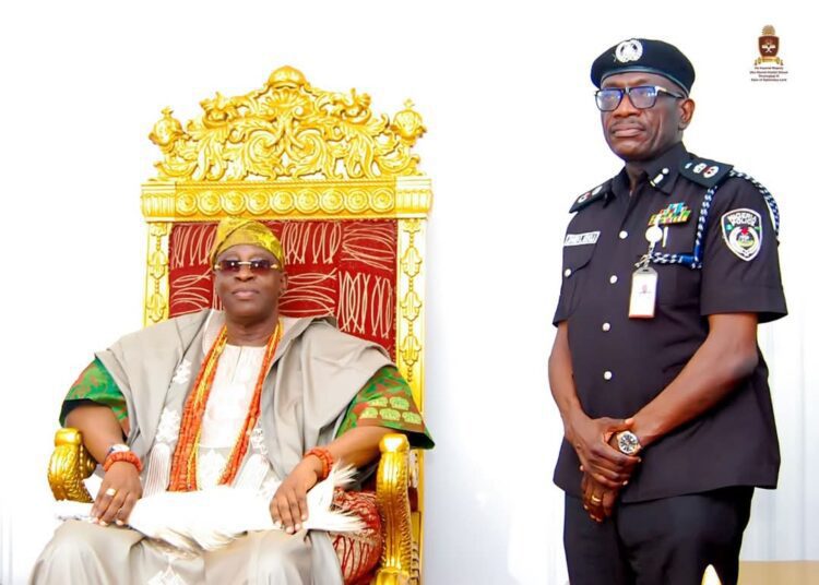 - National Insight News Oba Ghandi Afolabi Olaoye, Soun Orumogege 111 and CP Johnson Adenola, commissioner of Police Oyo state at the palace of Oba Ghandi in Ogbomoso today