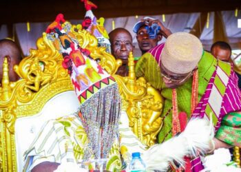 Oba Ghandi Discussing with the new Alaafin of Oyo Oba Akeem Abimbola Owoade