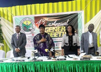 L:R: Mr Adeleke Adefolaju, mini, Permanent Secretary, Political & Economic Affairs Ekiti State, Mr Abdulrahman Yinusa, Odu’a Group Managing Director, Otunba Bimbo Ashiru, Odu’a Group Chairman, Mrs Abiola Ajayi, Company Secretary/ Head of Legal , Dr Adekunle Oyedele, Permanent Secretary, General Administration, Oyo State and High Chief Teslim Igbalaye, SSG, Osun State at the Odu’a 43rd AGM held at Lagos Airport Hotel, Ikeja , Lagos on Thursday