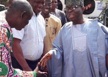 Sen Soji  Akanbi exchanging pleasantry with Mr Cosmos Oni National Vice President of NUJ while the chairma Mr Gbenga Opadotun watches