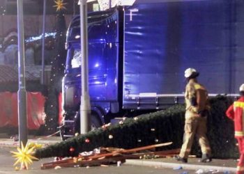 A fallen Christmas tree lies beside the crashed lorry in Berlin, 19 DecemberImage copyrightAP
Image caption
A fallen Christmas tree lay beside the crashed lorry, Photo credit AP