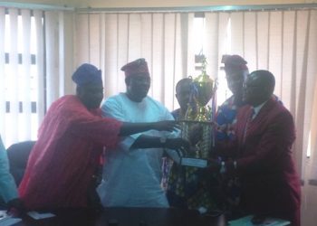 Speaker of the Oyo state House of Assembly Hon Michael Adeyemo supported by Deputy Speaker Majority Leader and Chairman House Commitee on Sport to recive the trophy from  Oyo state FA Chairman Chief James Odeniran