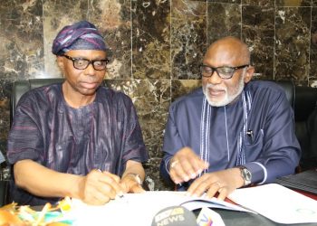 Outgoing Governor of Ondo State, Dr Olusegun Mimiko (left) and the
Incoming Governor, Rotimi Akeredolu (SAN), signing the handover notes