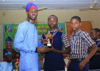 Hon Dapo Lam Adesina presenting prize
