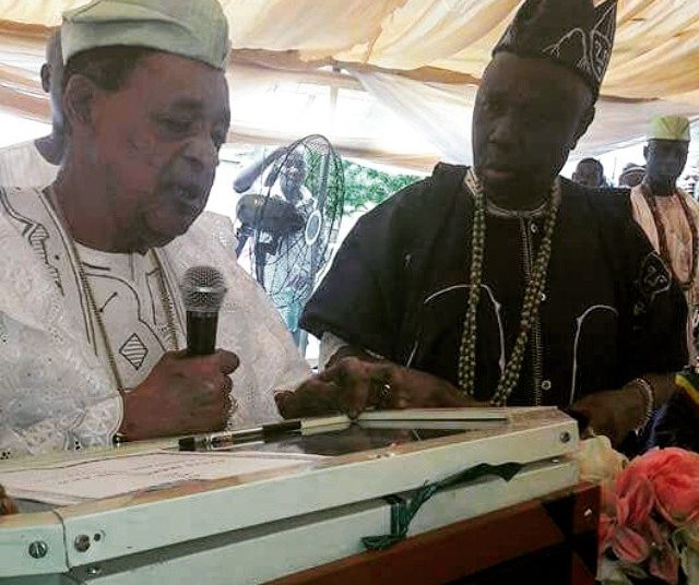 Alaafin of Oyo and Professor Wande Abimbola at the institute's graduation ceremony