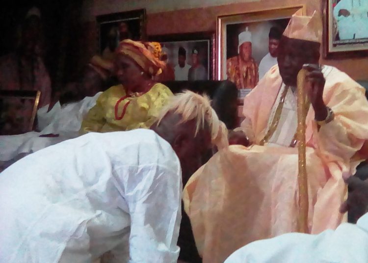 Oyo guber hopeful , Engineer Rauf Olaniyan 
 receiving blessings Olubadan of Ibadan Oba, Saliu Adetunji, Aje Ogunguniso 1