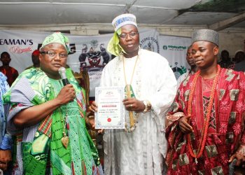 Ataoja of Osogbo, Oba Jimoh Oyetunji Laaroye 11  presenting certificate to Otunba Gani Adams as the Agbaakin of Osogboland  today