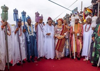 Members of the Olubadan-in-Council, who were newly promoted as obas, with the Governor of Oyo State, Senator Abiola Ajimobi (6th left); and his wife, Florence, during the presentation of their certificates and staff of office by the governor, at Mapo Hall, Ibadan... on Sunday. Photo: Governor's Office