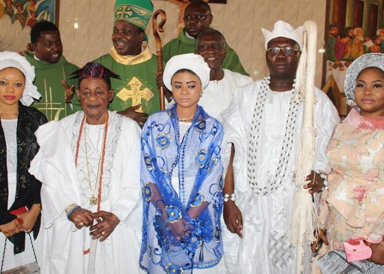 Alaafin of Oyo flanked  two of his Oloris and Otunba Gani Adams, Aare Ona Kakanfo of Yorubaland and wife at the catholic church in Oyo  during the thanksgiving services
