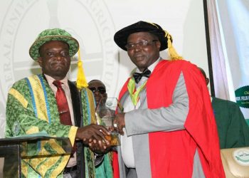 Professor Salako, Vice Chancellor FUNAB  Presenting Award to  Prof Olowofela after the 56th Inaugural lecture  of FUNNAB