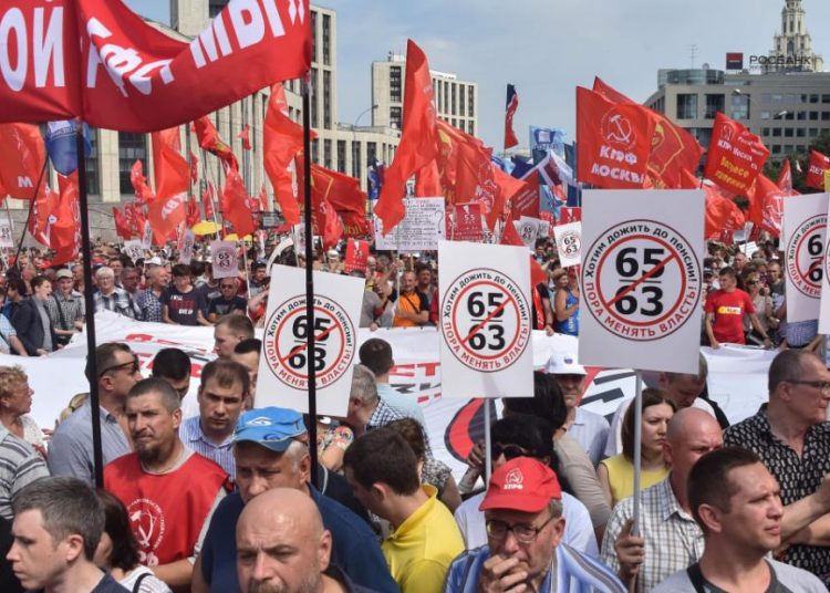 Russian Communist party supporters along with activists of the country's left-wing movements rally against the government's proposed reform hiking the pension age in Moscow on July 28, 2018. / AFP PHOTO / Vasily MAXIMOVVASILY MAXIMOV/AFP/Getty Images