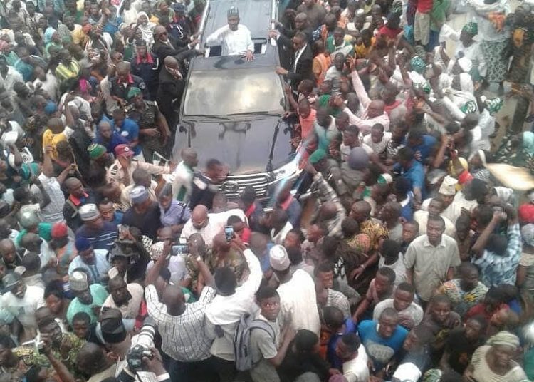 Saraki's convoy surrounded by crowd in Ilorin