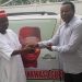 Engr. Markson Farason Onwukwe presenting the campaign bus Key to Senator Rabiu Kwakwanso in Abuja