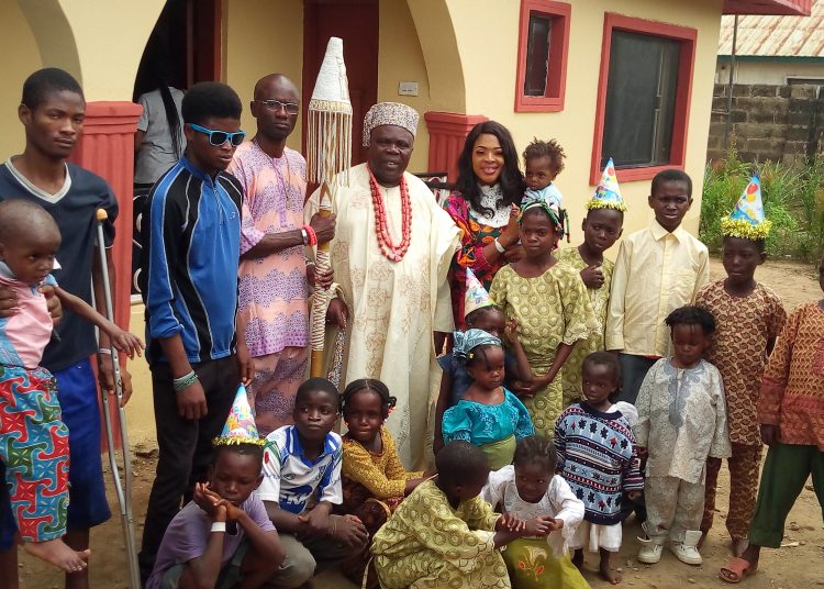 Group picture with representative of Ooni of Ife Oba Agbolu of Agbaje Ife and  Deputy Convener of HAIi