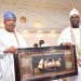 ooni of ife Oba Adeyeye Eniitan Ogunwusi, Ojaja 11 presenting gift to Akarigbo