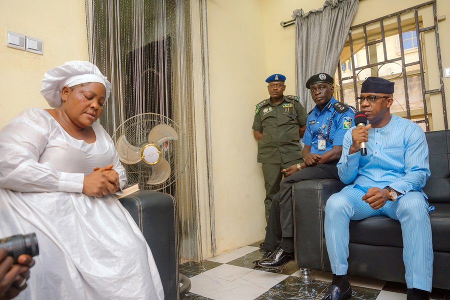 Gov. Abiodun at the family compound of the deceased