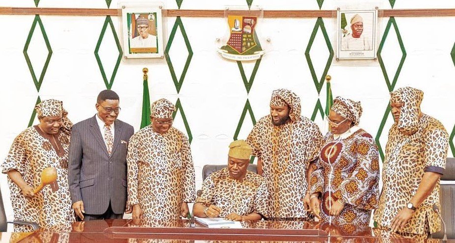 Makinde Sign Amotekun Bill into law