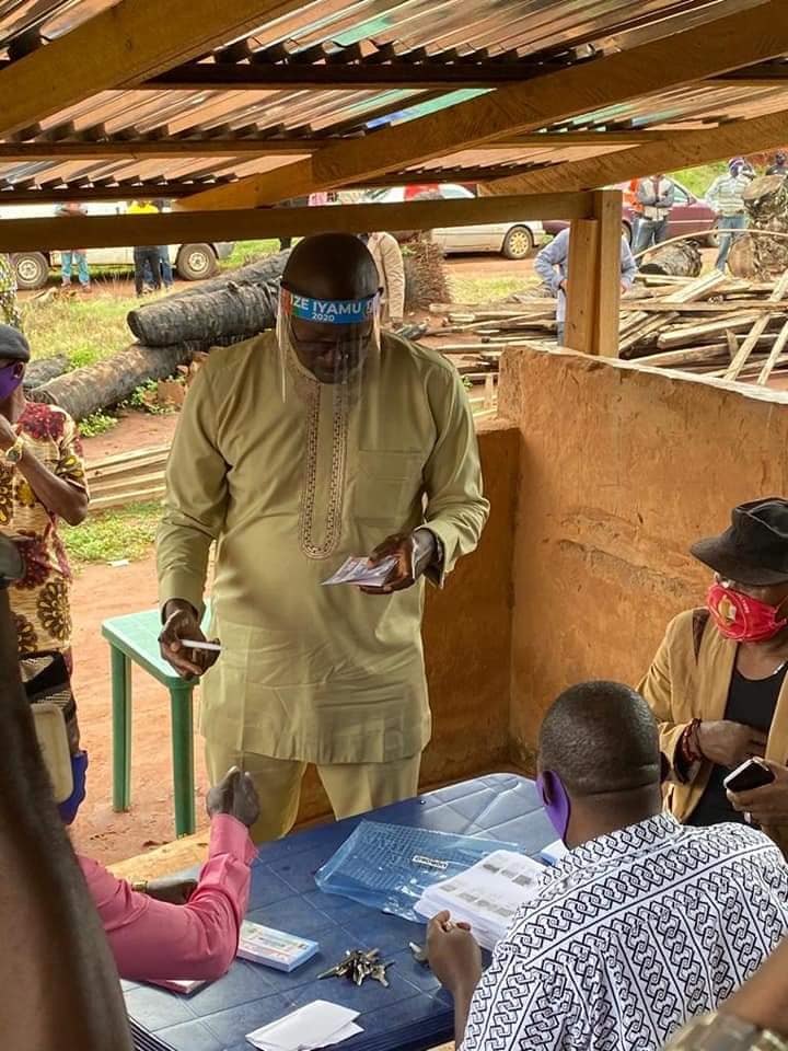 Ize-iyamu casting his voteat Ugboko ward 5, iguogodo, in Orhiomwon LGA of Edo State