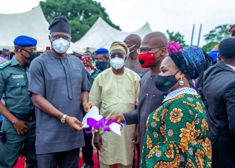 Makinde hands over fruit juice in Oyo to investor