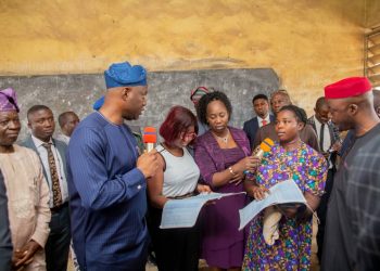 Oyo state Governor Engn Seyi Makinde, and Commissioner for Education Barrister Sunkanmi Olaleye  with some some teachers during a visit to schools in Ibadan