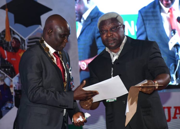 Send Iyiola Omisore receiving NSE Presidential Award