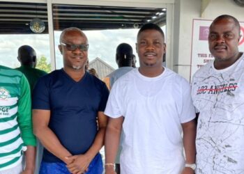 From left, Coach Oyekale, Chairman  of the club, Hon Akinwale Akinwole, Hon Seun Fakorede , commissioner for youths and sport and  GM Shitu Ismail