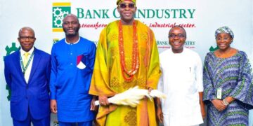 Soun of Ogbomoso Oba Ghandi Afolabi Olaoye, Orumogege 111, with some of the Directors of Bank of Industry  during his visit to the office in Lagos