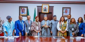 👆L-R: Otunba ‘Debola Osibogun, Group Director, Odu’a Investment Company Limited; Chief Segun Ojo, Group Director, Mr Seni Adio, SAN, Group Director; Mr Abdulrahman Yinusa, Group Managing Director, Otunba Bimbo Ashiru, Group Chairman, Vice President Kashim Shettima, deputy Chief of Staff to the Vice President, Sen. Ibrahim Hadejia, Mrs Folusho Olaniyan, OON, Group Director, Ms Cecelia Akintomide, Director, SwagCo, Mrs Abiola Ajayi, Company Secretary/Head of Legal, Otunba Lai Oriowo, Group Director and back, Mr Victor Ayetoro, Head Branding & Communication during a courtesy visit to the Vice President by Odu’a Board of Directors.